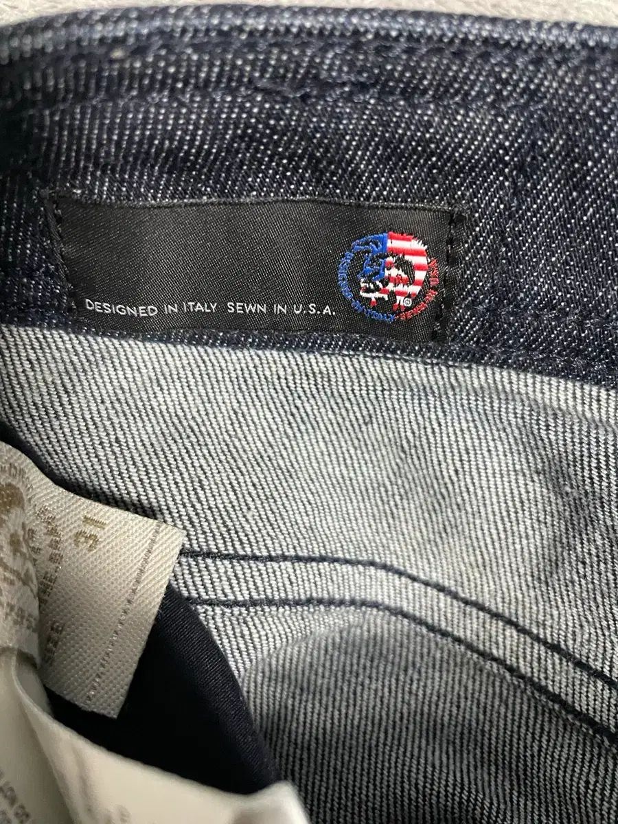 DIESEL ディーゼル ブーツカット デニム ZATHAN 자탄 ショップから