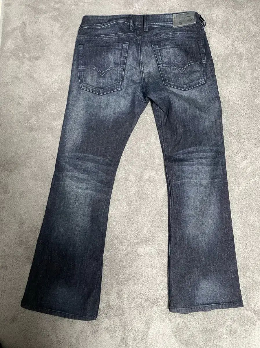 DIESEL ディーゼル ブーツカット デニム ZATHAN 자탄 ショップから