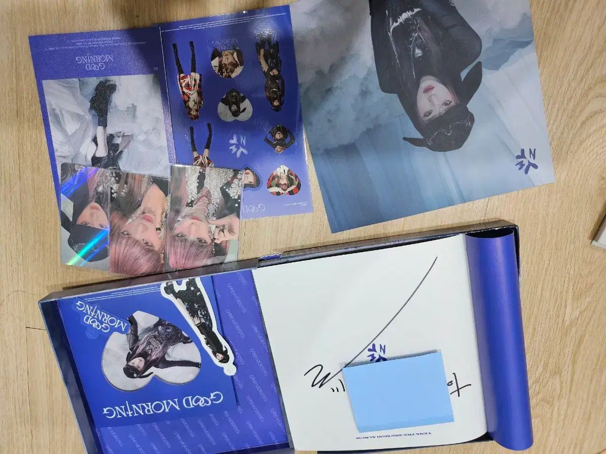 イェナ サイン入りアルバム イェナ YENA LOVE WAR 直筆サイン入り アルバム - メルカリ