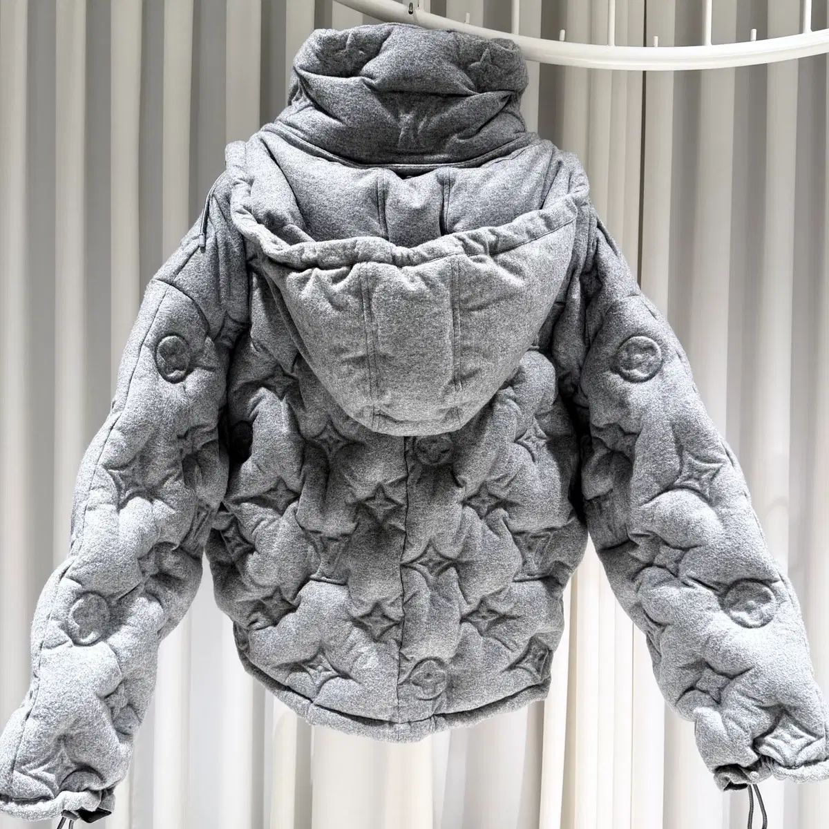 46 / ルイヴィトン モノグラム BOY フーディー パファー ダウン