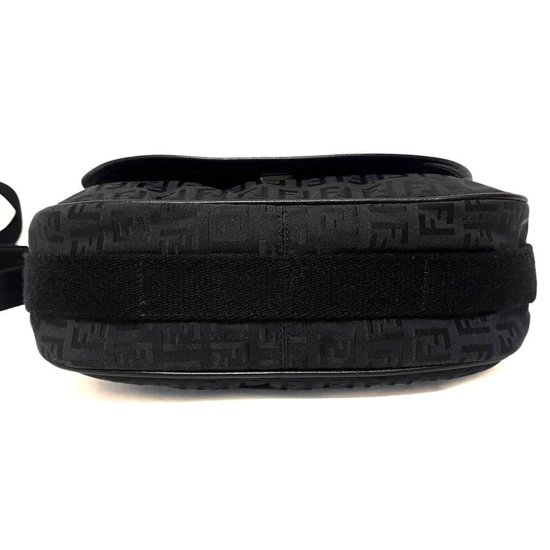 FENDI フェンディ ショルダーバッグ 斜め掛け ズッキーノ FF