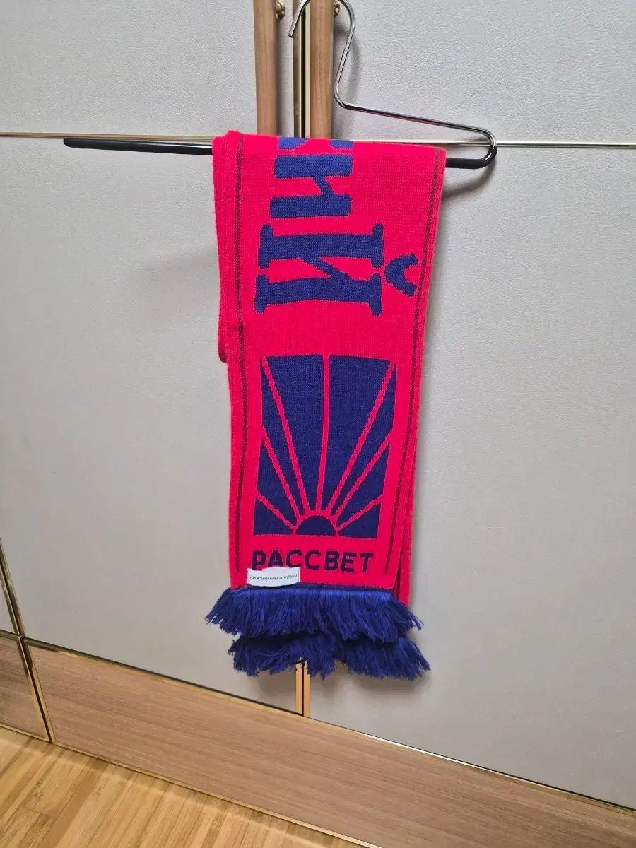 ゴーシャラブチンスキー マフラー - メルカリ