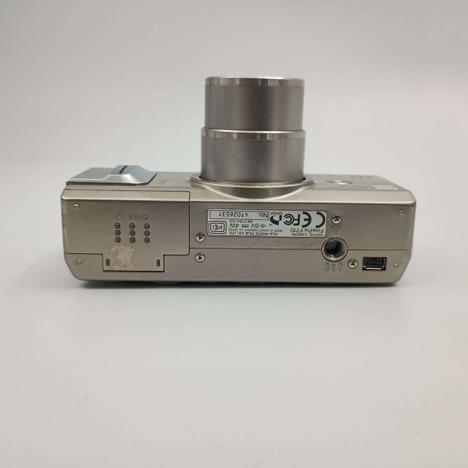FUJIFILM FINEPIX F710 COMPACT DIGITAL CAMERA SILVER シルバー 富士 
