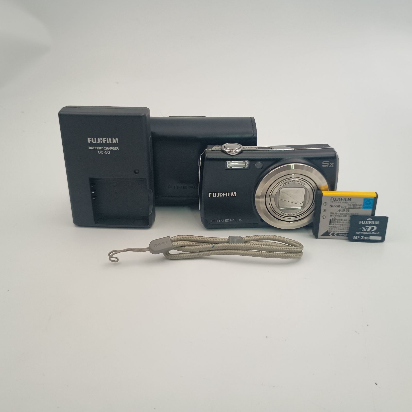 FUJIFILM FINEPIX F100 fd COMPACT DIGITAL CAMERA Black 黒 富士
