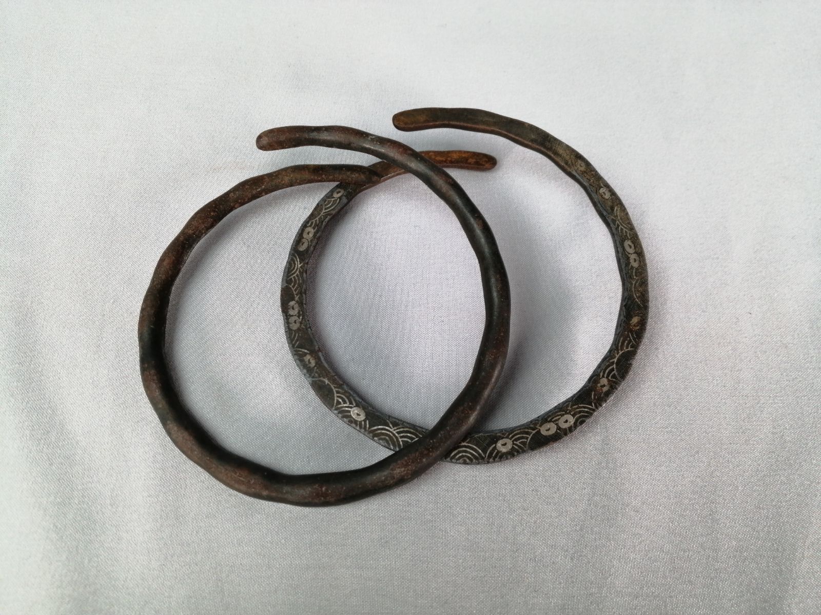 茶道具 道爺造 大角豆相生ツボツボ青海波象眼入釜環 大西識 炭道具383