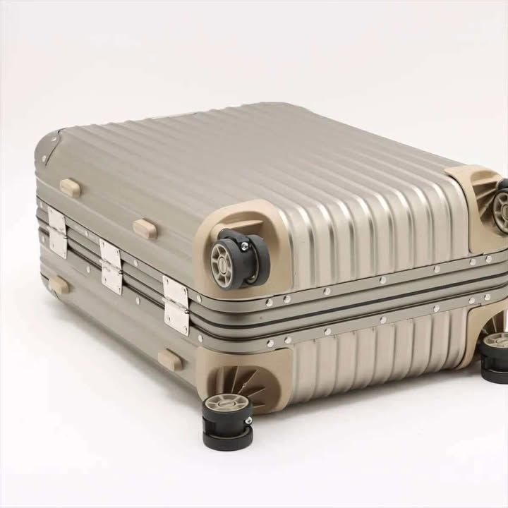 リモワ RIMOWA キャリーケース トパーズ チタニウム 923.53.03.4 34
