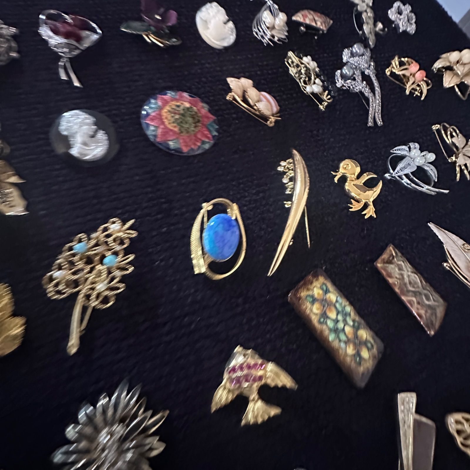 vintage】ブローチ まとめ売り 大量 100点以上 - メルカリ