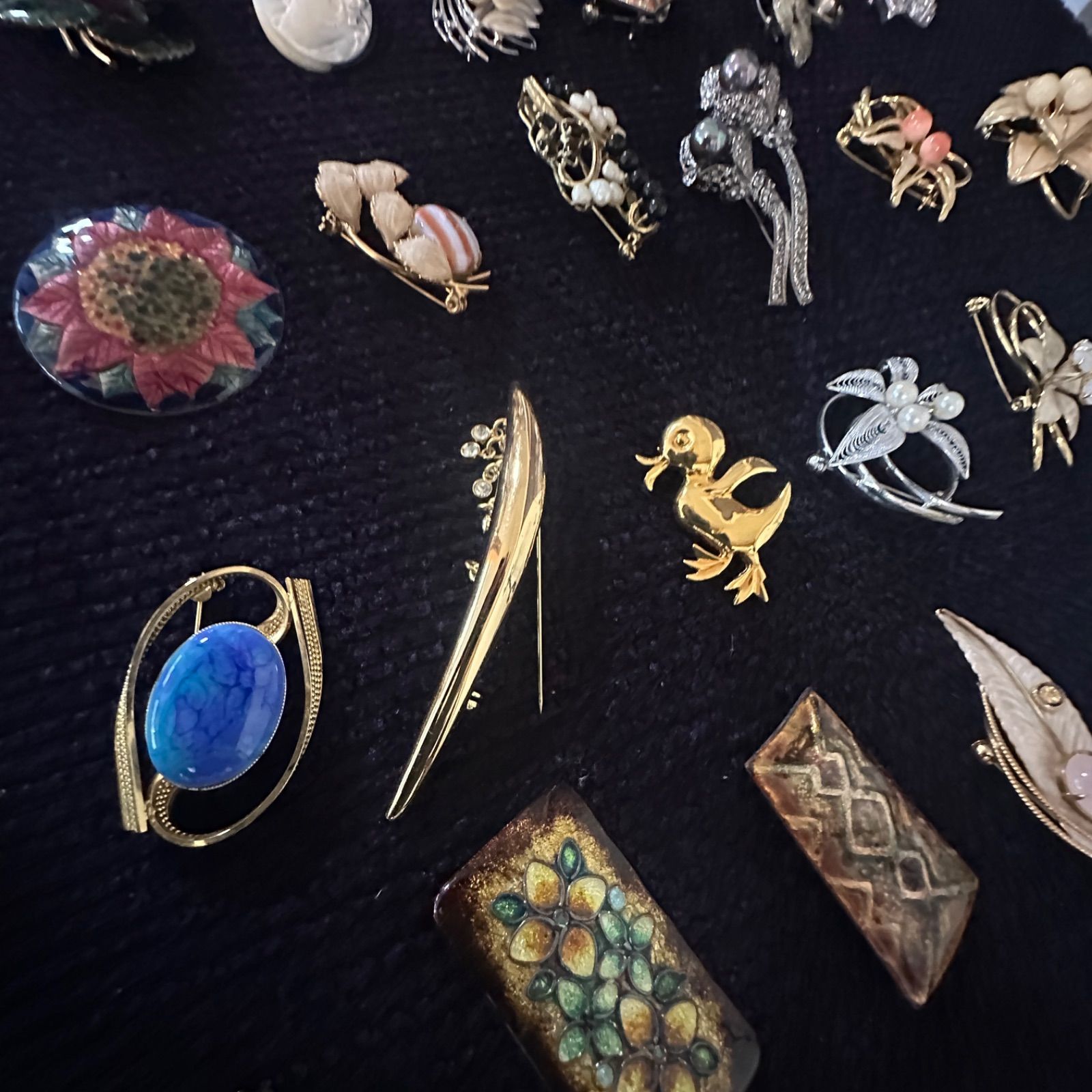 vintage】ブローチ まとめ売り 大量 100点以上 - メルカリ
