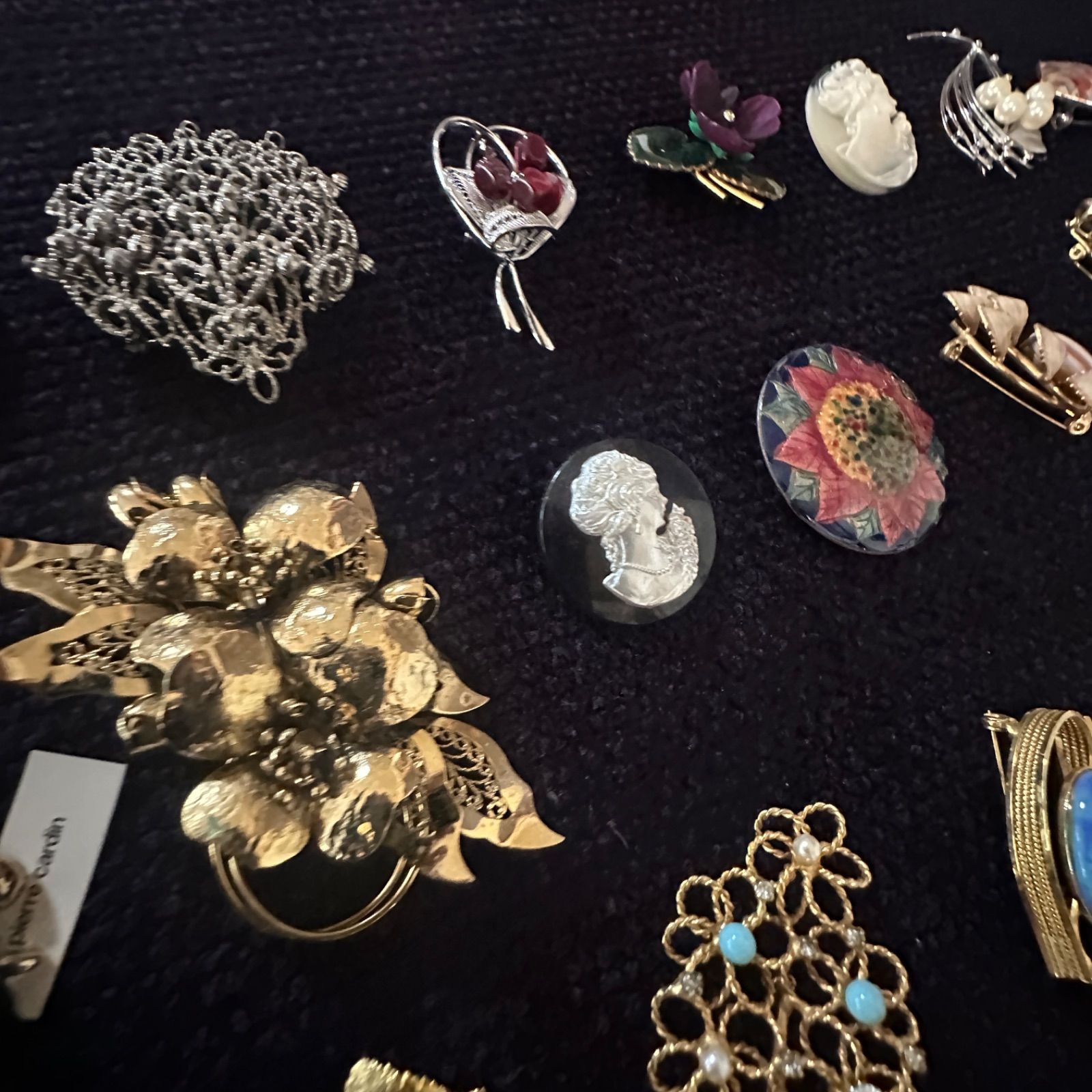 vintage】ブローチ まとめ売り 大量 100点以上 - メルカリ