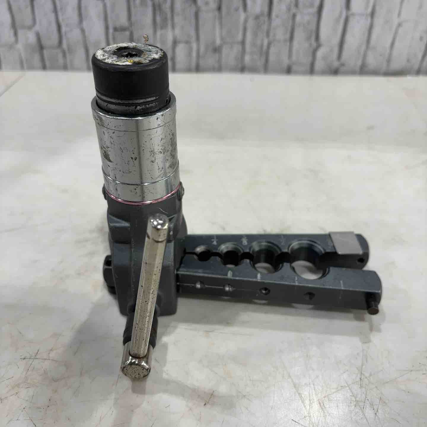 ◇BBK(文化貿易工業) 超軽量フレアツール(シリンダー付) 700-DPC【川口