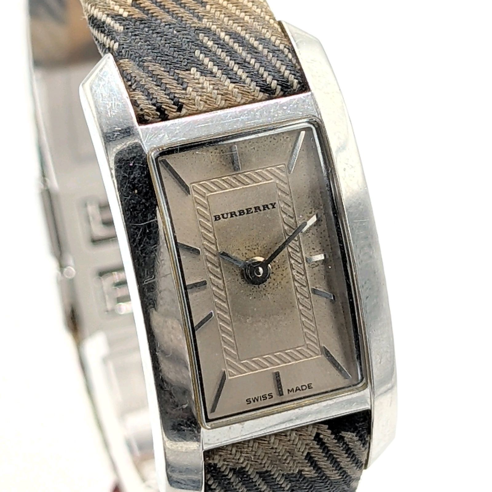 Burberry Watch Quartz Check Ladies Square Silver Y 2 K 00 S Vintage バーバリー 時計 クオーツ ノバチェック レディース スクエア シルバー ヴィンテージ 不動品