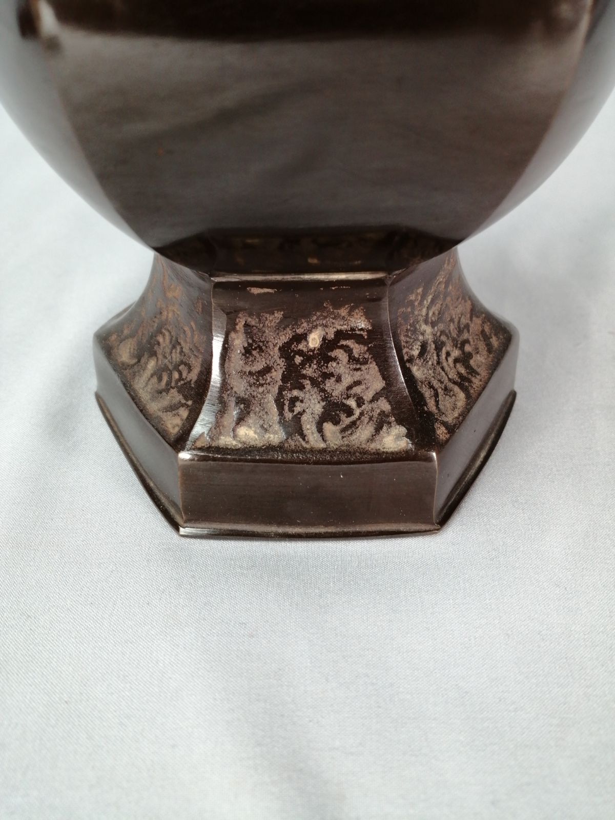 古銅写六角耳付花入