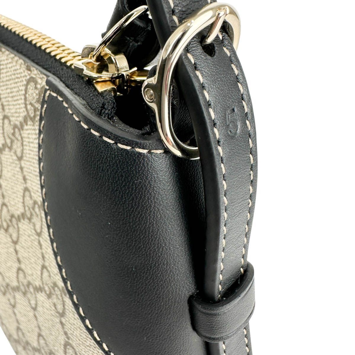 GUCCI グッチ GGエンブレム スモール  ショルダーバッグ 815218 GGスプリームキャンバス ブラック  レディース【中古】 GUCCI 】グッチ 815218 GGエンブレム スモール ショルダーバッグ
