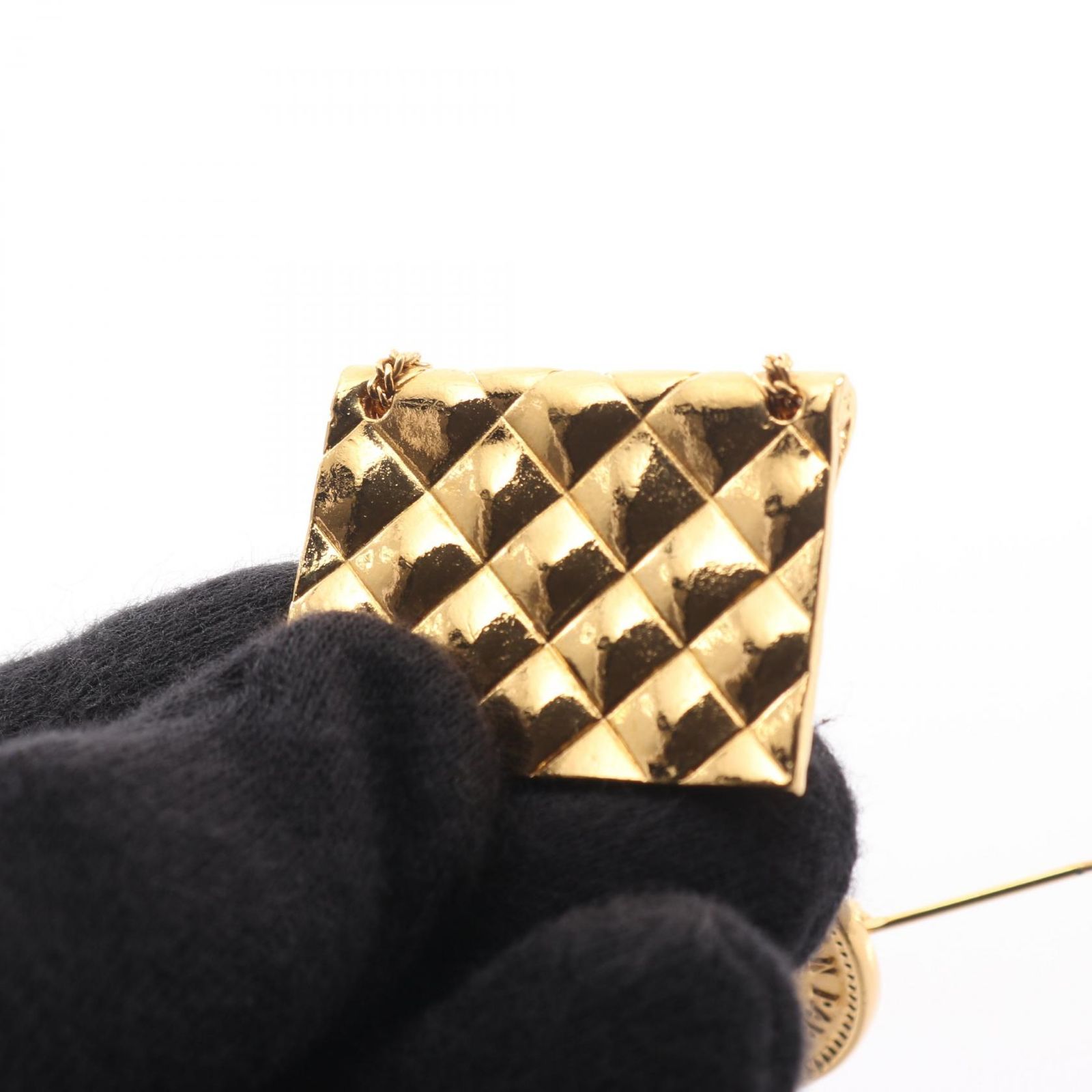 美品✨CHANEL シャネル　ブローチ　ココマーク　バッグ　マトラッセ　ゴールド CHANEL シャネル ブローチ マトラッセ ココマーク バッグモチーフ