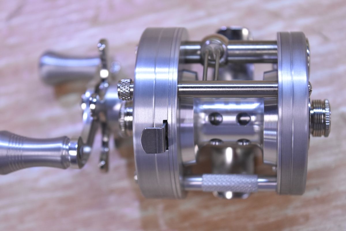 五十鈴工業 BC441 SSS シルバーアッシュ 左 ISUZU VINTAGE ベイト