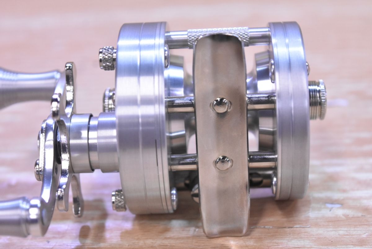 五十鈴工業 BC441 SSS シルバーアッシュ 左 ISUZU VINTAGE ベイト