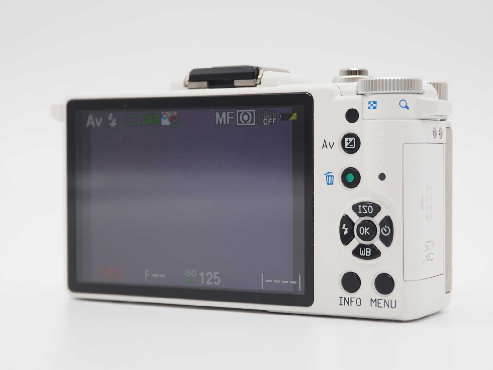 ペンタックス Pentax Q 12.4MP Digital Camera White 02 Lens 1567