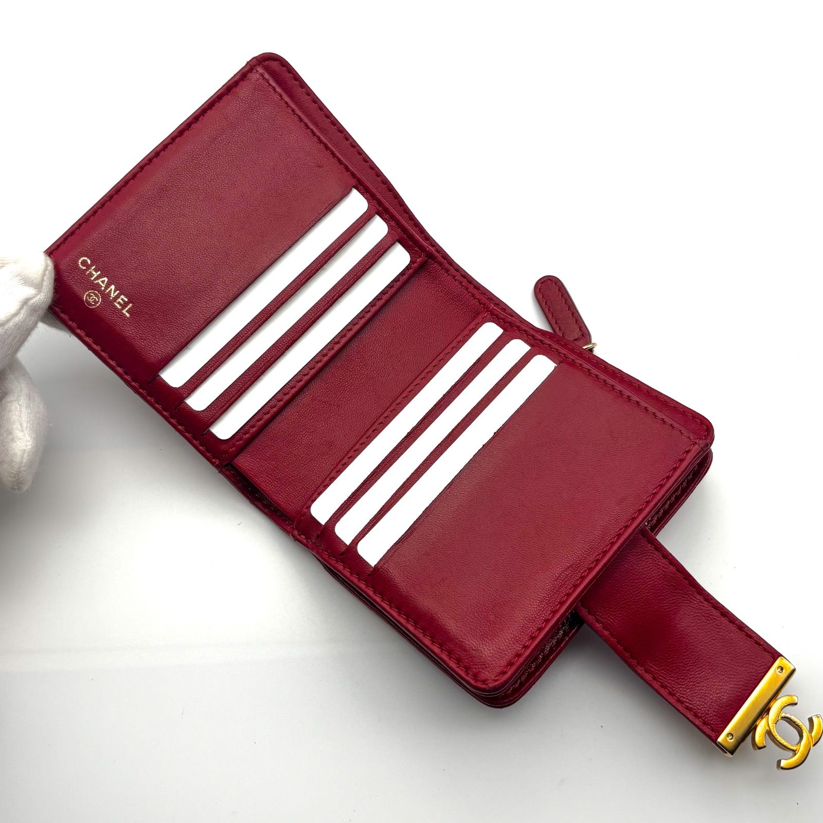 美品！シャネル 二つ折り財布 ラムスキン マトラッセ 極美品✨】シャネル 財布 マトラッセ シャイニーラムスキン ターン