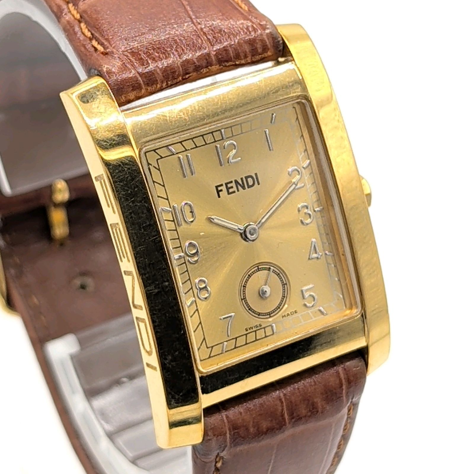 【希少】FENDI フェンディ 腕時計 7000G ゴールド シルバー スクエア 2026年最新】フェンディ 7000Gの人気アイテム - メルカリ