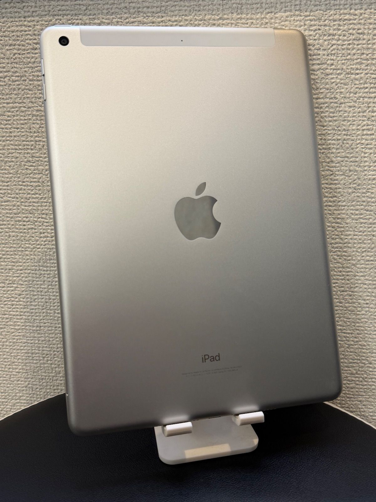 iPad 第5世代 32GB シルバー SIMフリー 動作確認済み - メルカリ