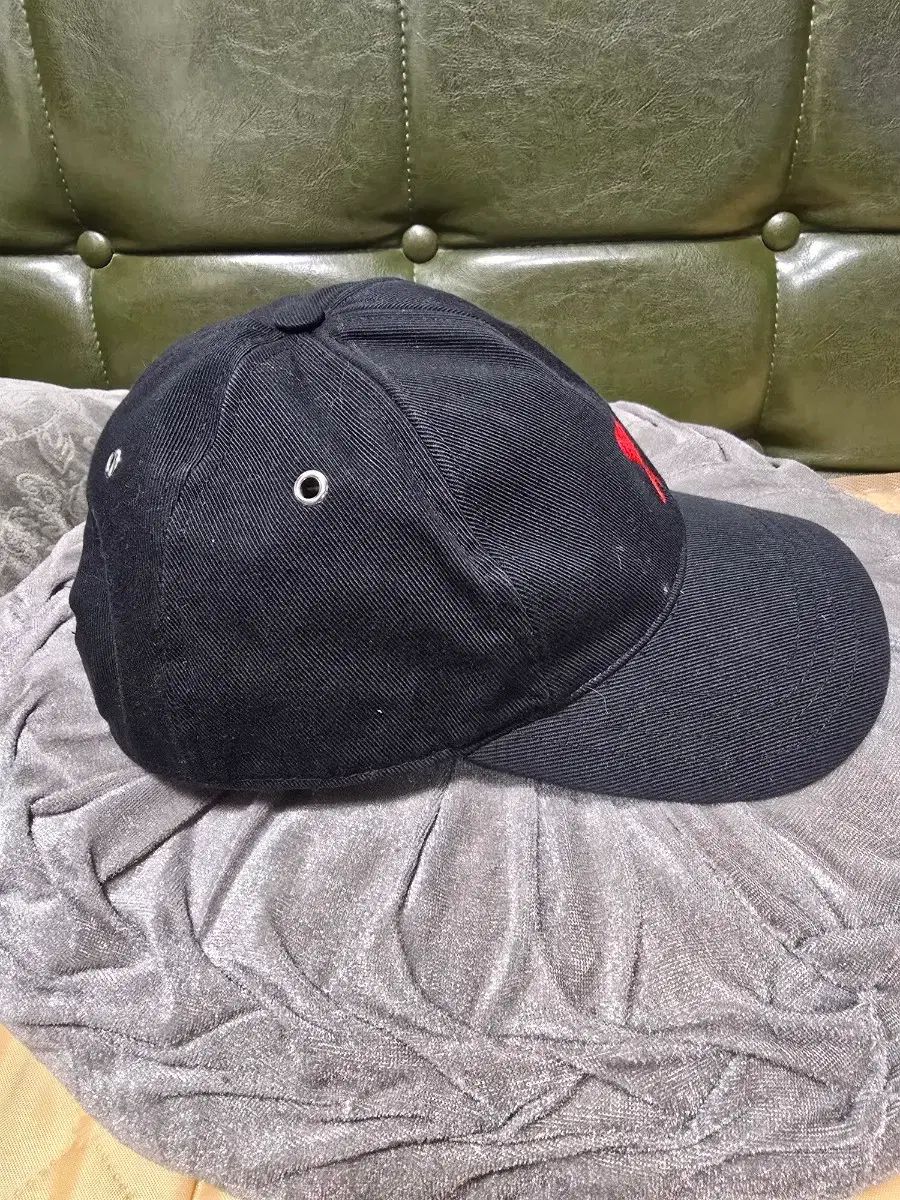 アミ ハート ロゴ ブラック ベースボールキャップ AMI PARIS