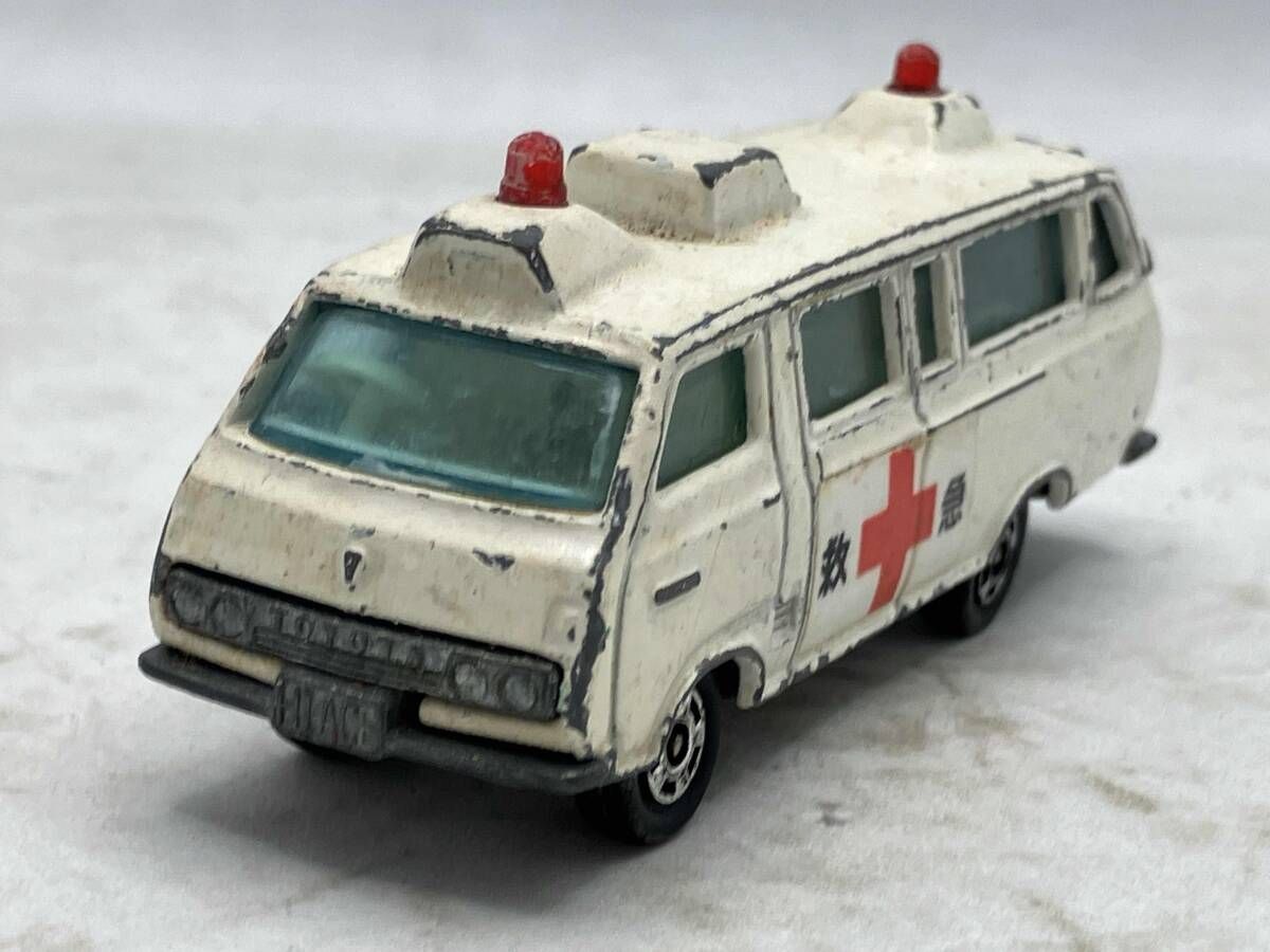 現状品 トミカ No.57 トヨタ ハイエース コミューター救急車 黒箱 日本