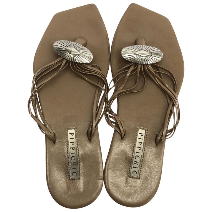 PIPPICHIC (ピッピシック) □ ② コンチョ付き トングサンダル