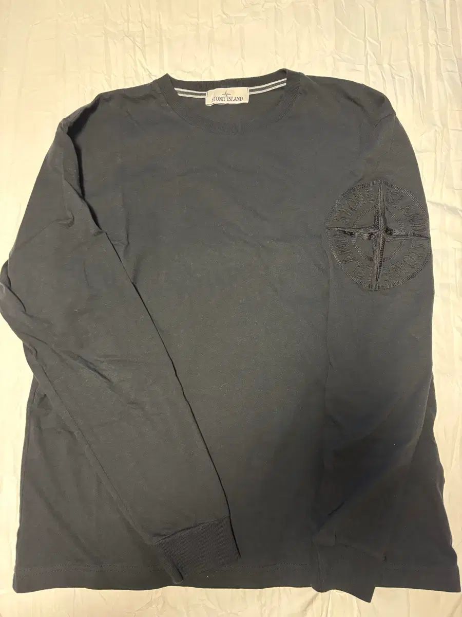 ストーンアイランド アーム 刺繍 ロゴ Tシャツ (M) - メルカリ