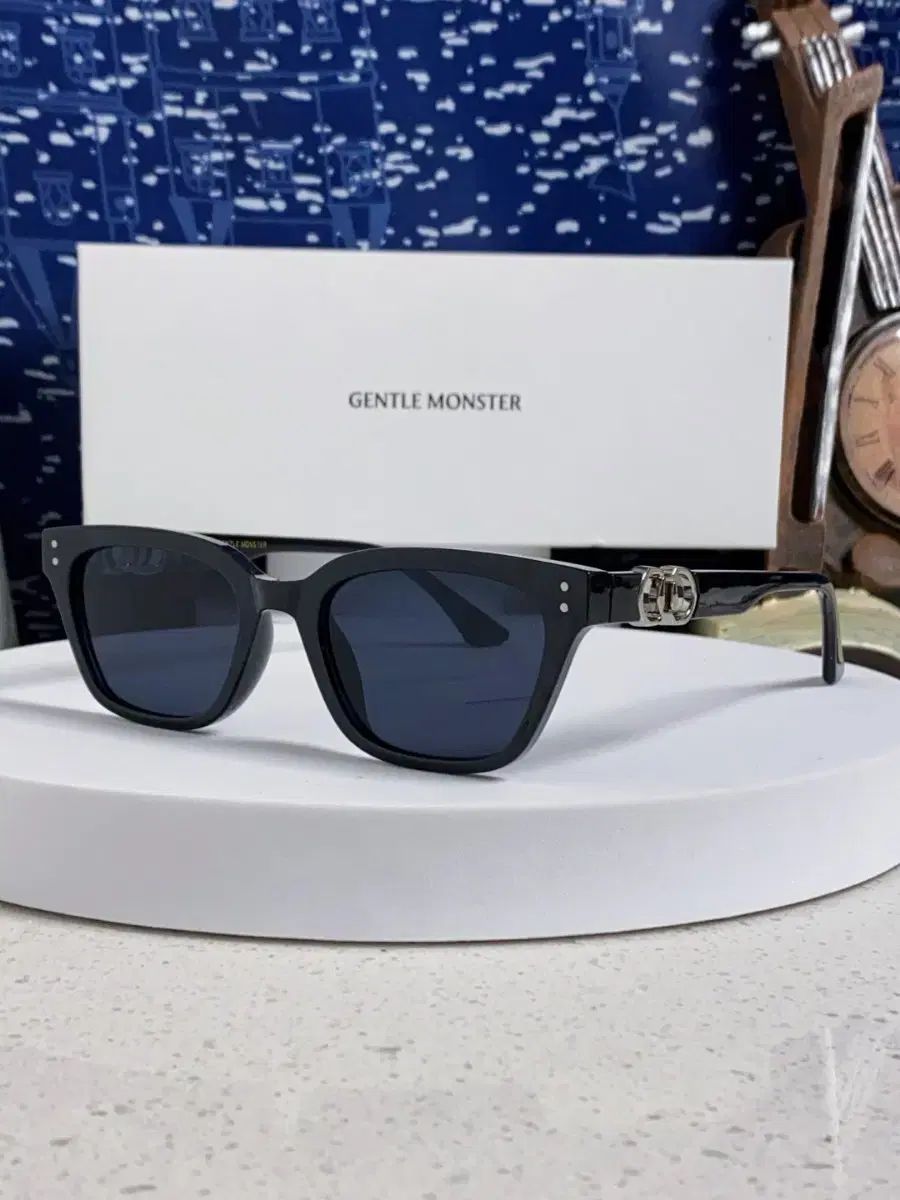 GENTLE MONSTER(ジェントルモンスター) ブラック サングラス XOXO 25s