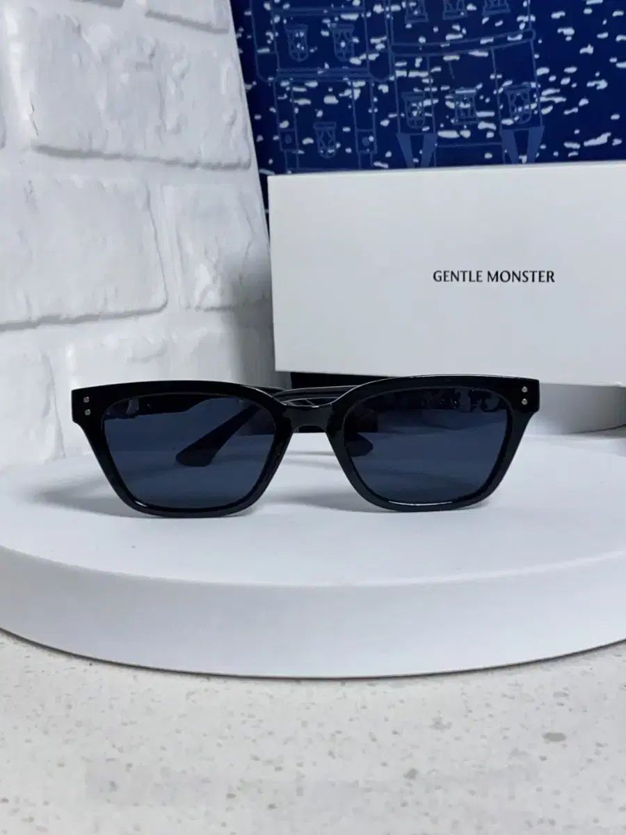 GENTLE MONSTER(ジェントルモンスター) ブラック サングラス XOXO 25s