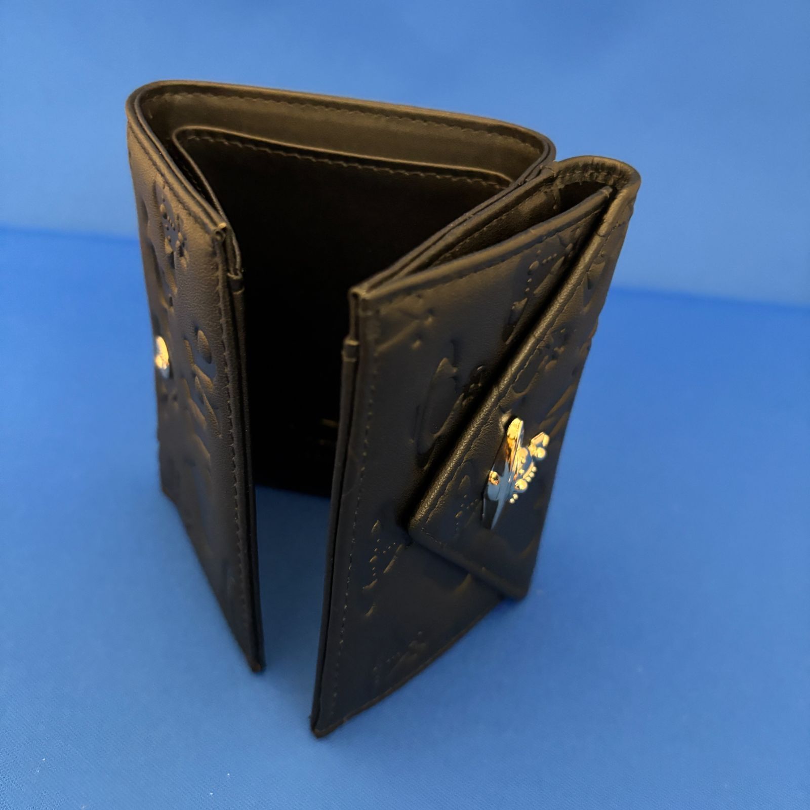 新品・正規品・お買い得！】ヴィヴィアンウエストウッド 三つ折財布