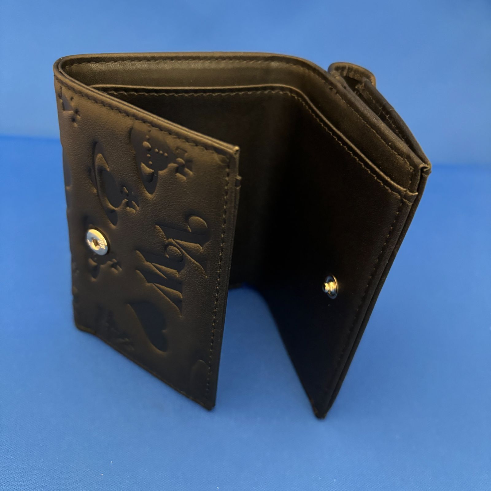新品・正規品・お買い得！】ヴィヴィアンウエストウッド 三つ折財布