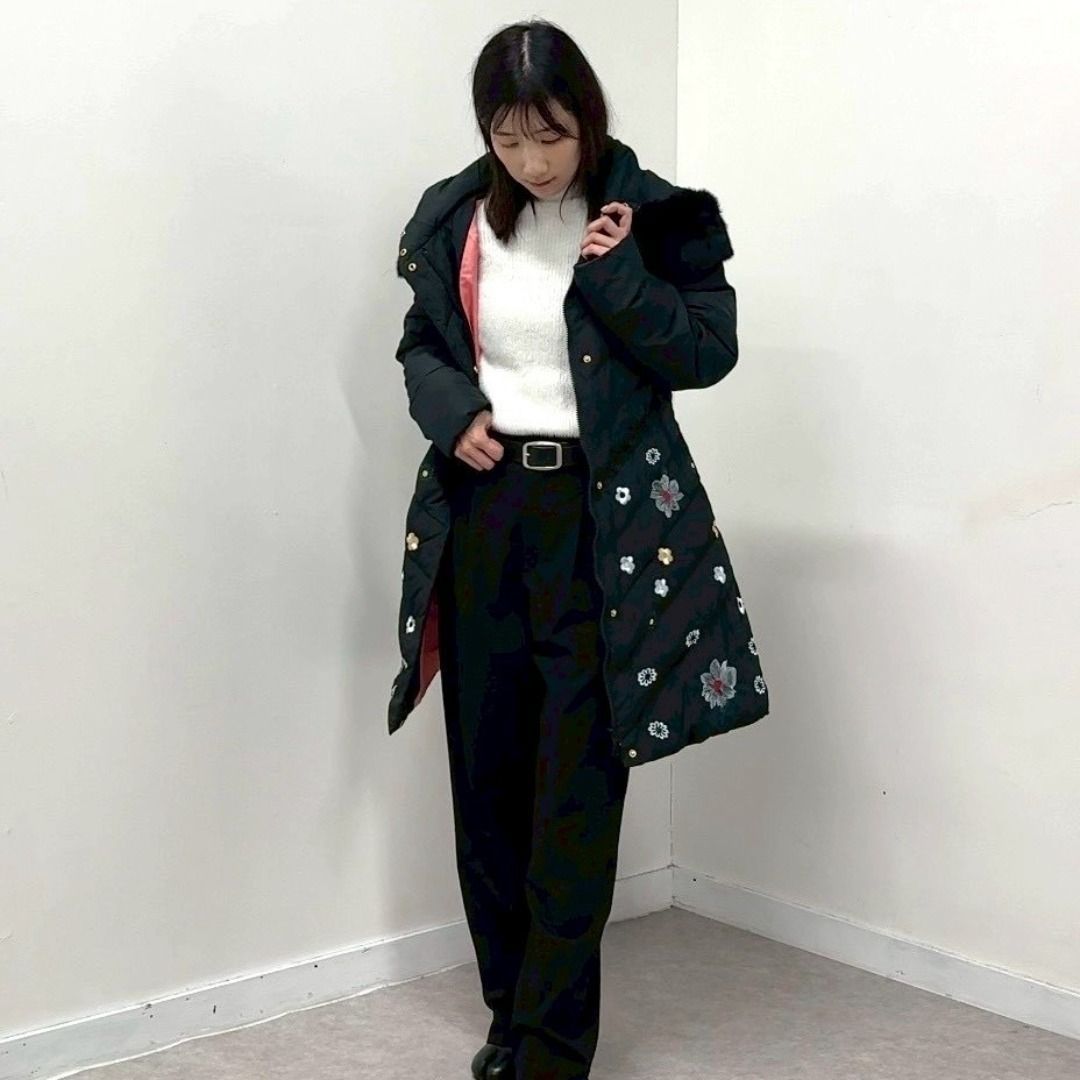 SHIKISHA PourVous】 新品 未使用 ダウンコート 花柄刺繍 Mサイズ 黒