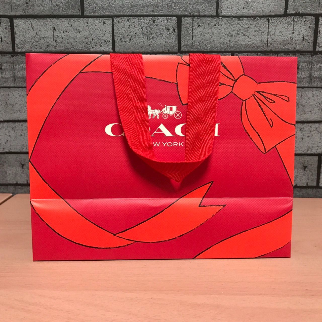 COACH コーチ ショッパー 紙袋 プレゼント レッド - メルカリ