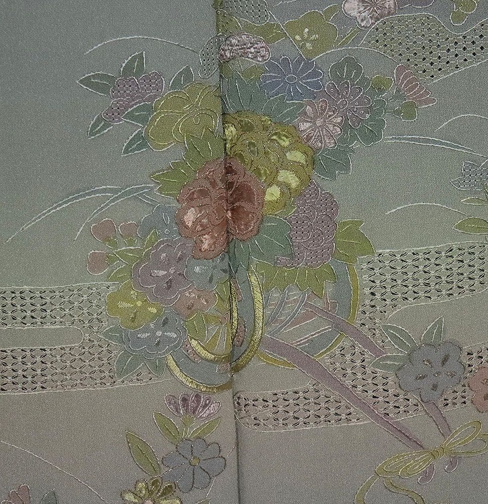 tra 正絹袷 訪問着 汕頭刺繍 絵羽織り 梨地紋 花短冊 七宝 薄緑色 tra 正絹袷 訪問着 汕頭刺繍 絵羽織り 梨地紋 花短冊 七宝 薄緑色