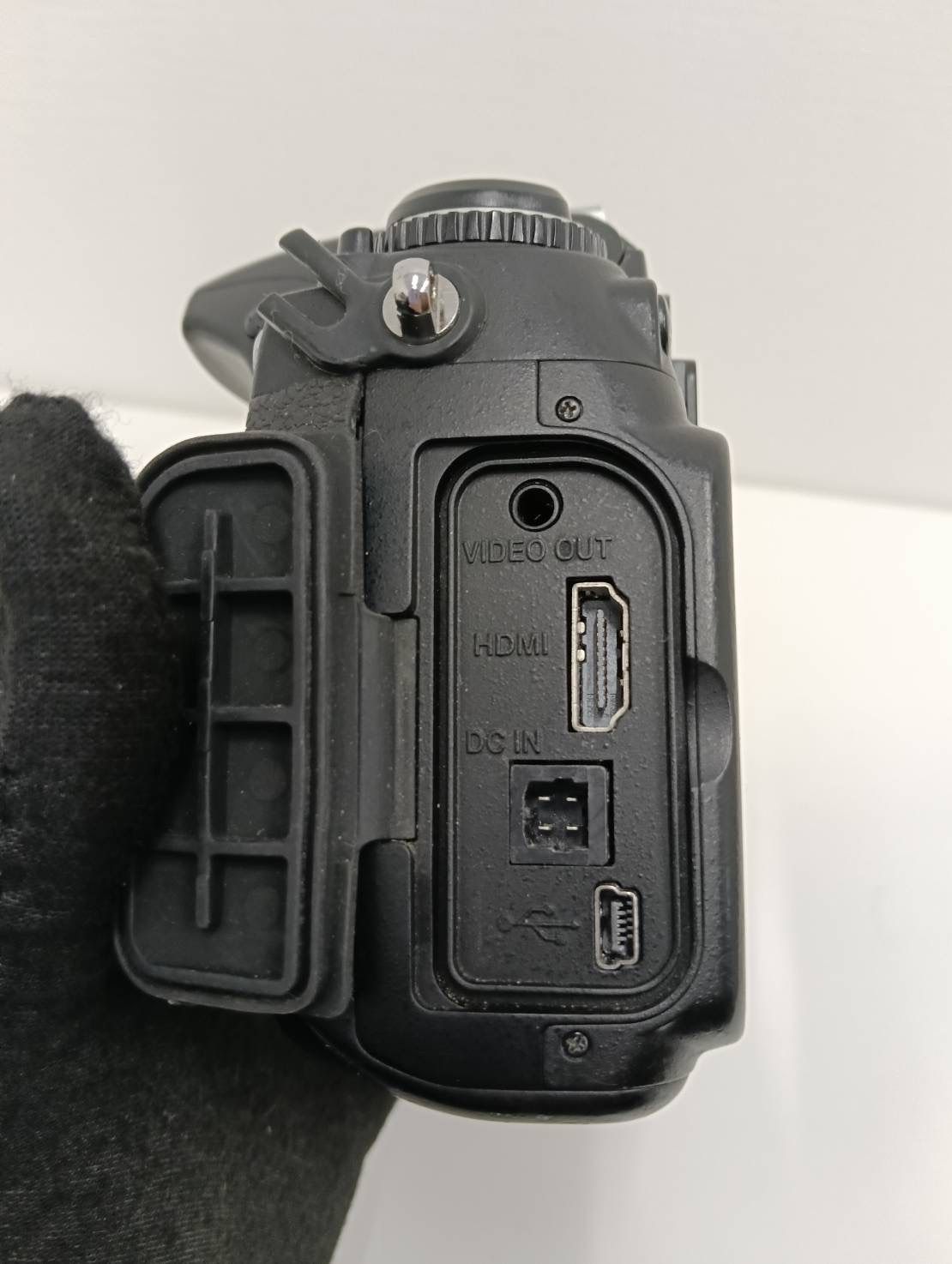 Nikon D-300 ニコンの一眼レフカメラ 現状品 D300 ニコン ボディ AS-F 中古