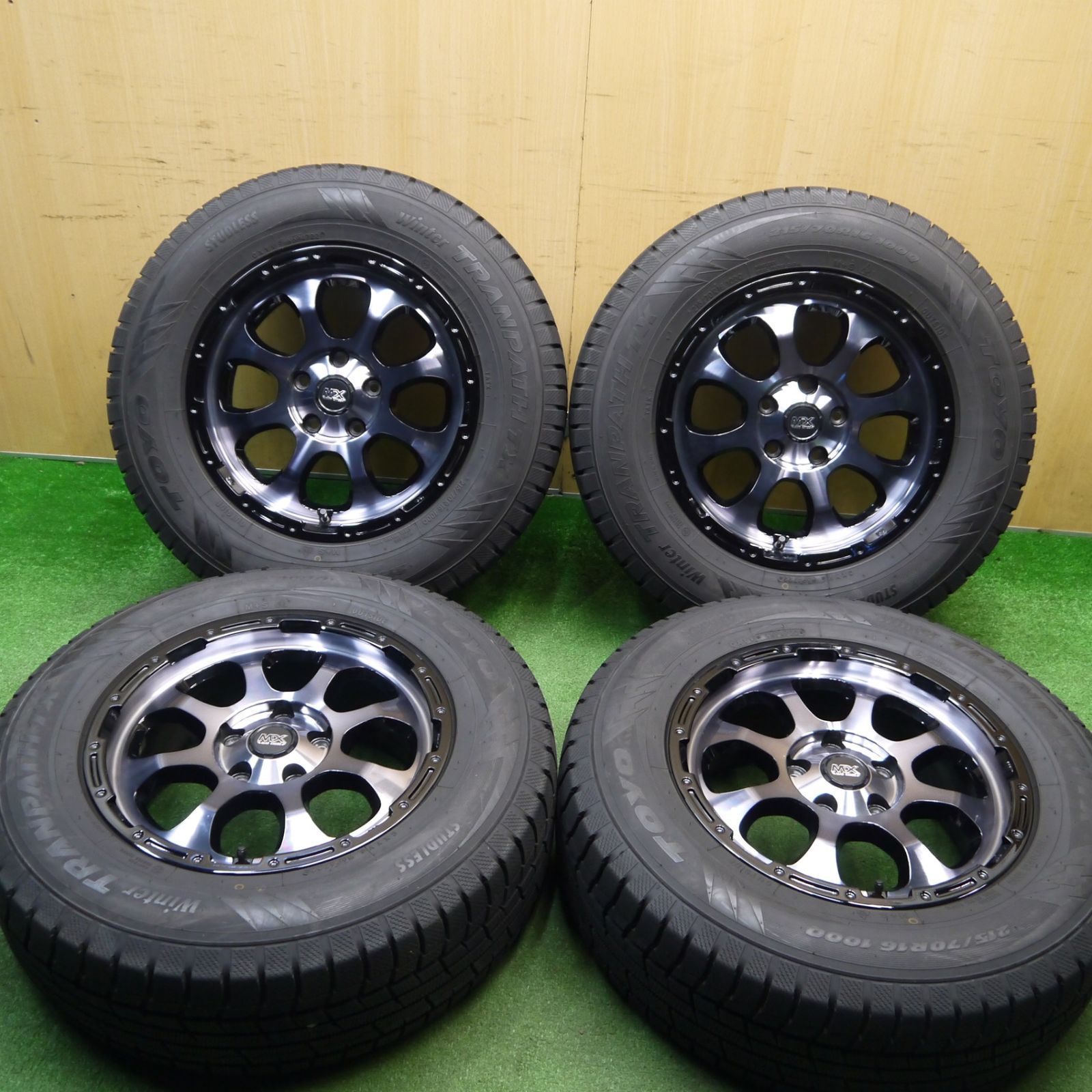 バリ溝！22年！キレイ！9.5分以上☆スタッドレス 215/70R16 トーヨー