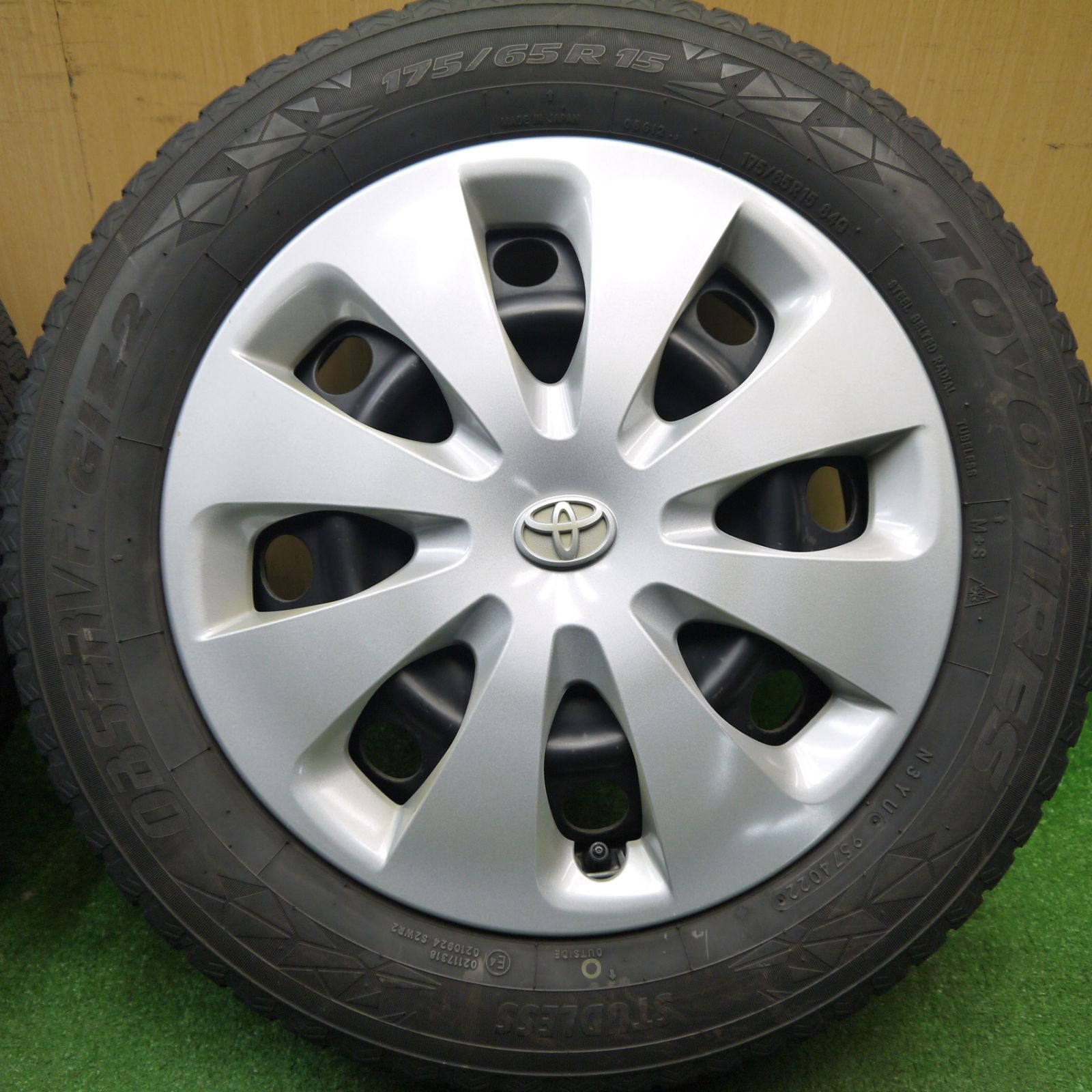 トヨタ純正 アクア 極上山 2022年製 国産スタッドレス 175/65R15 アクアスタッドレスタイヤ175/65/15 国産タイヤ トヨタ純正 アクア