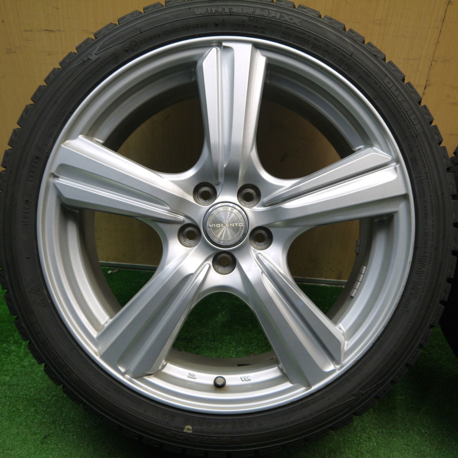 バリ溝！24年！9.5分☆レガシィ 等 225/40R18 スタッドレス ダンロップ 
