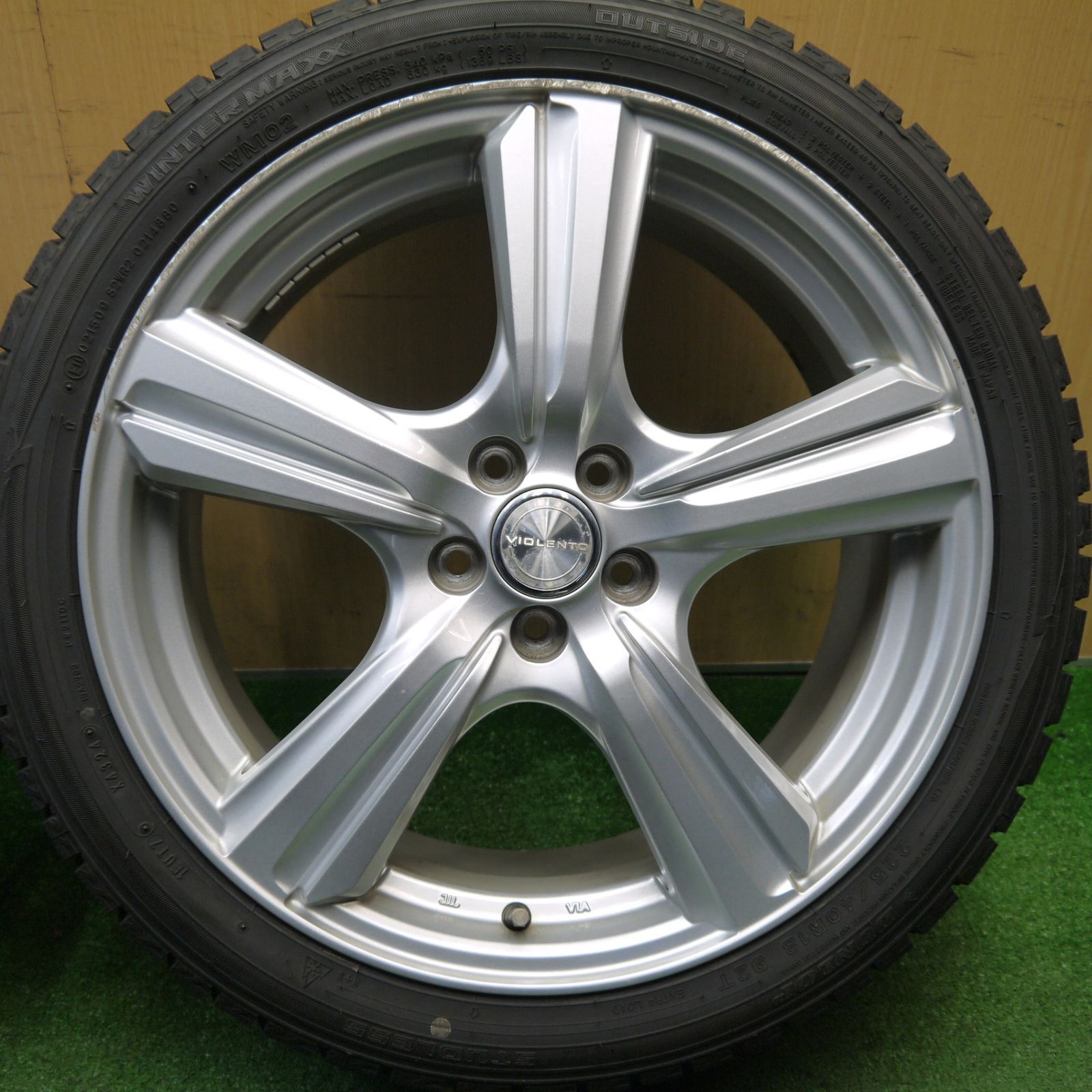 バリ溝！24年！9.5分☆レガシィ 等 225/40R18 スタッドレス ダンロップ