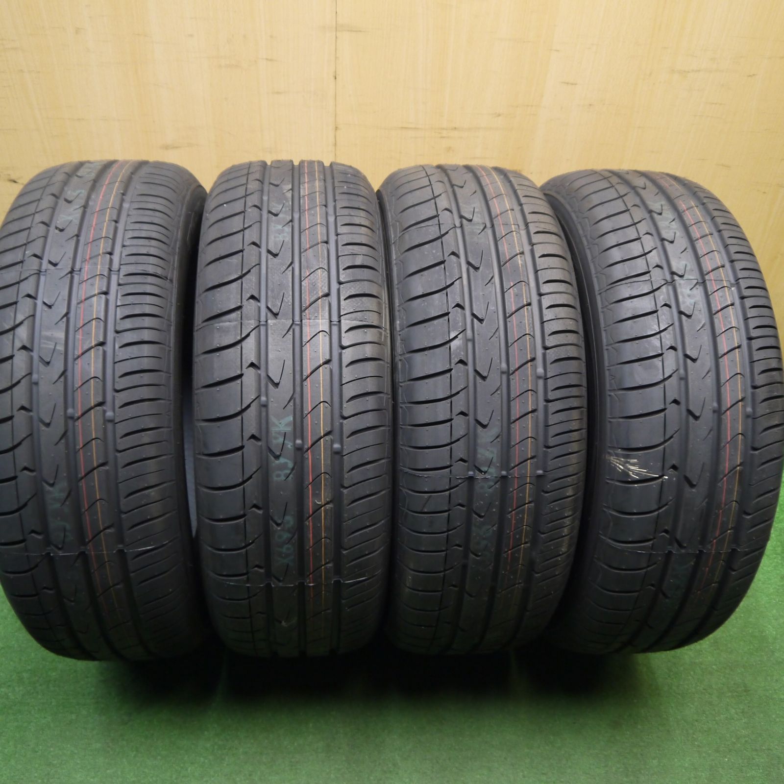 アルファード新車時取り外し 215 65 16 TOYO