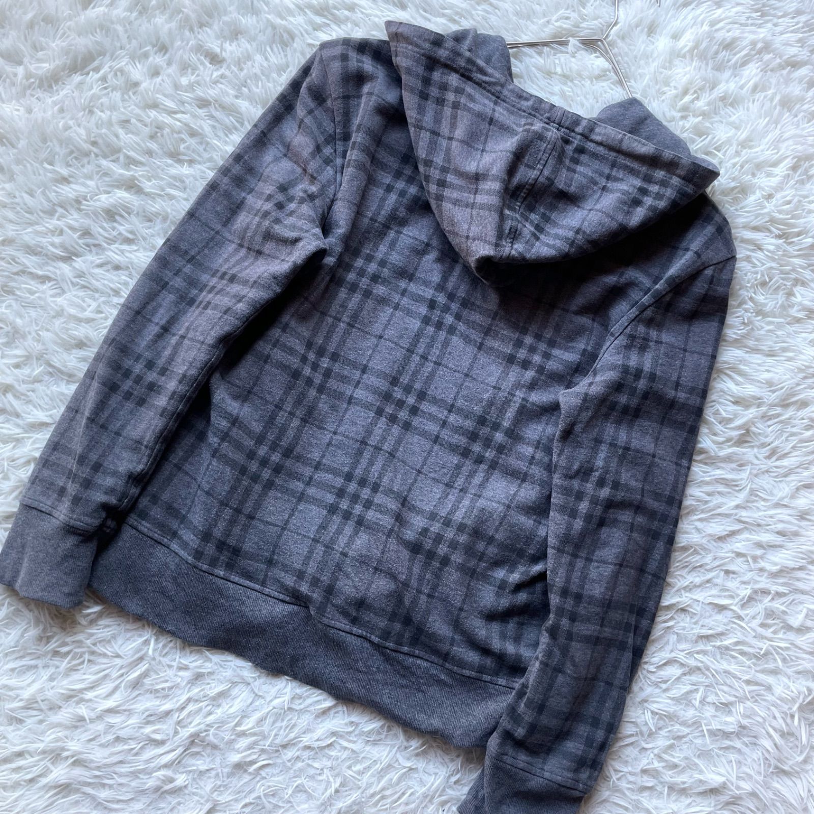 【美品】バーバリー ブルーレーベル✨️チェック柄　刺繍　ホースロゴ　パーカー　Ｌ BURBERRY BLUE LABEL バーバリーブルーレーベル ホースロゴ刺繍 ノバ