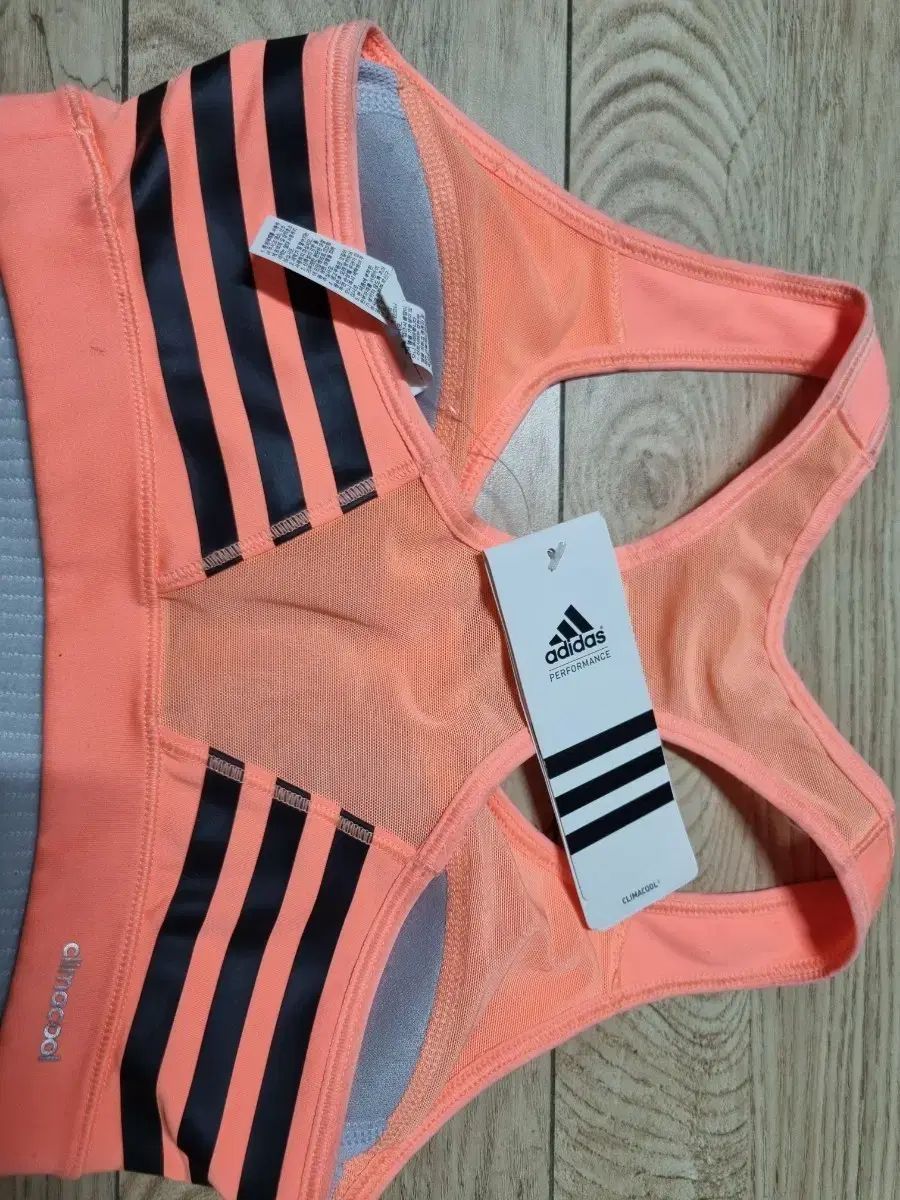 アディダス パフォーマンス スポーツブラ オレンジ色 adidas(アディダス) フィットネストップス(レディース) - ブランド通販のBUYMA