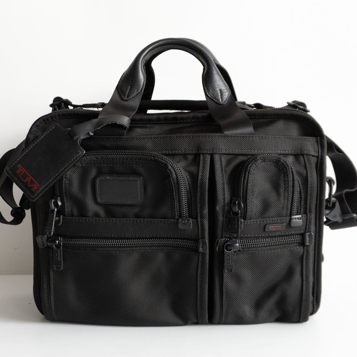 未使用級 TUMI ALPHA2 2way ブリーフケース　26141DH 未使用級✨TUMIビジネスバッグ 2層 2way マチ拡張 26141DH 黒 TUMI】トゥミ