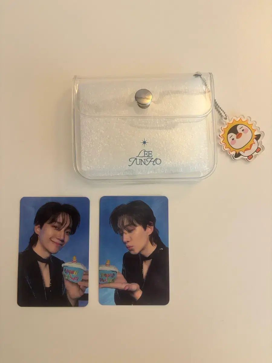 イ・ジュノ(LEE JUNHO) ミッドナイトサン ファンコン ペンコン グッズ