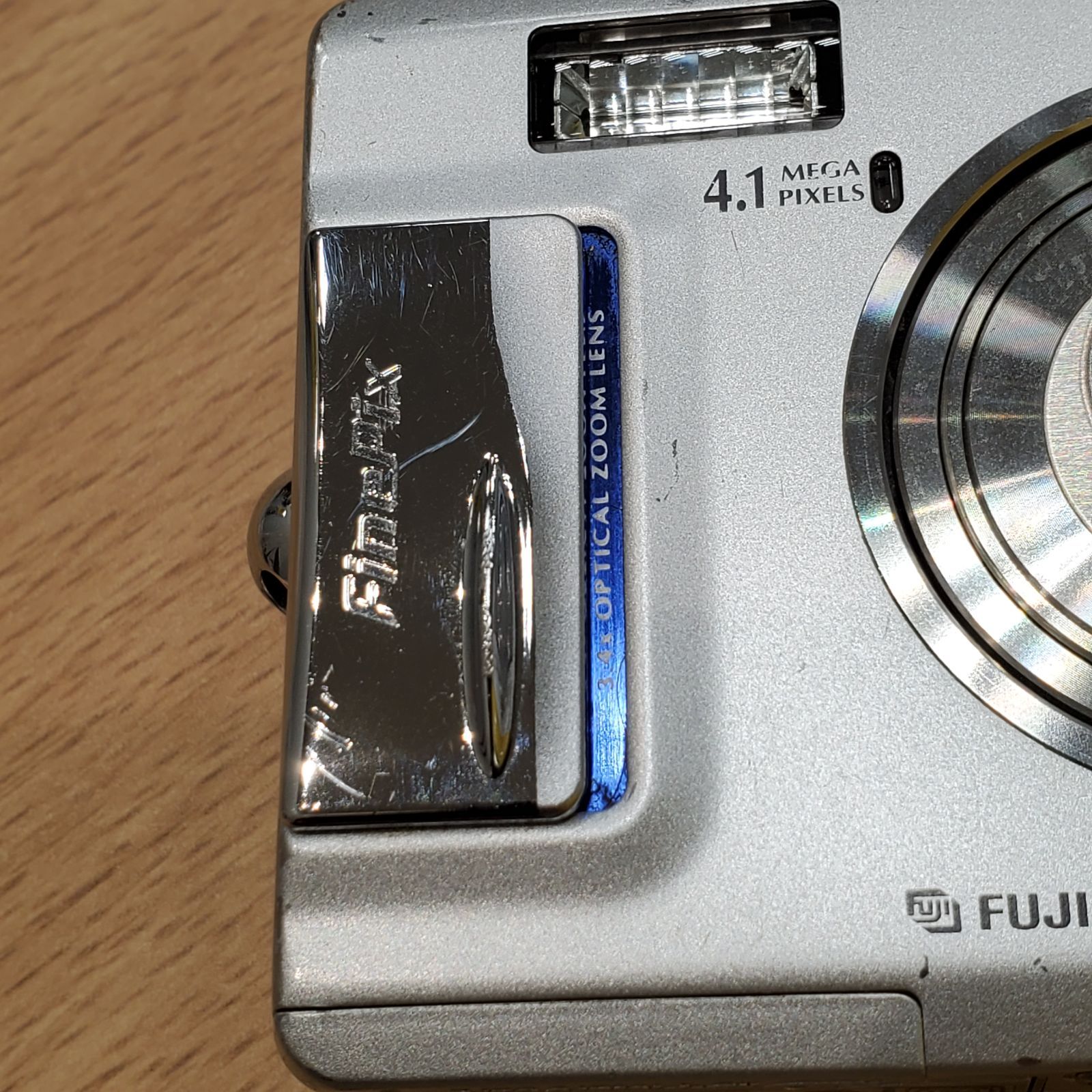 ジャンクFUJIFILM デジタルカメラ FinePix F50fd