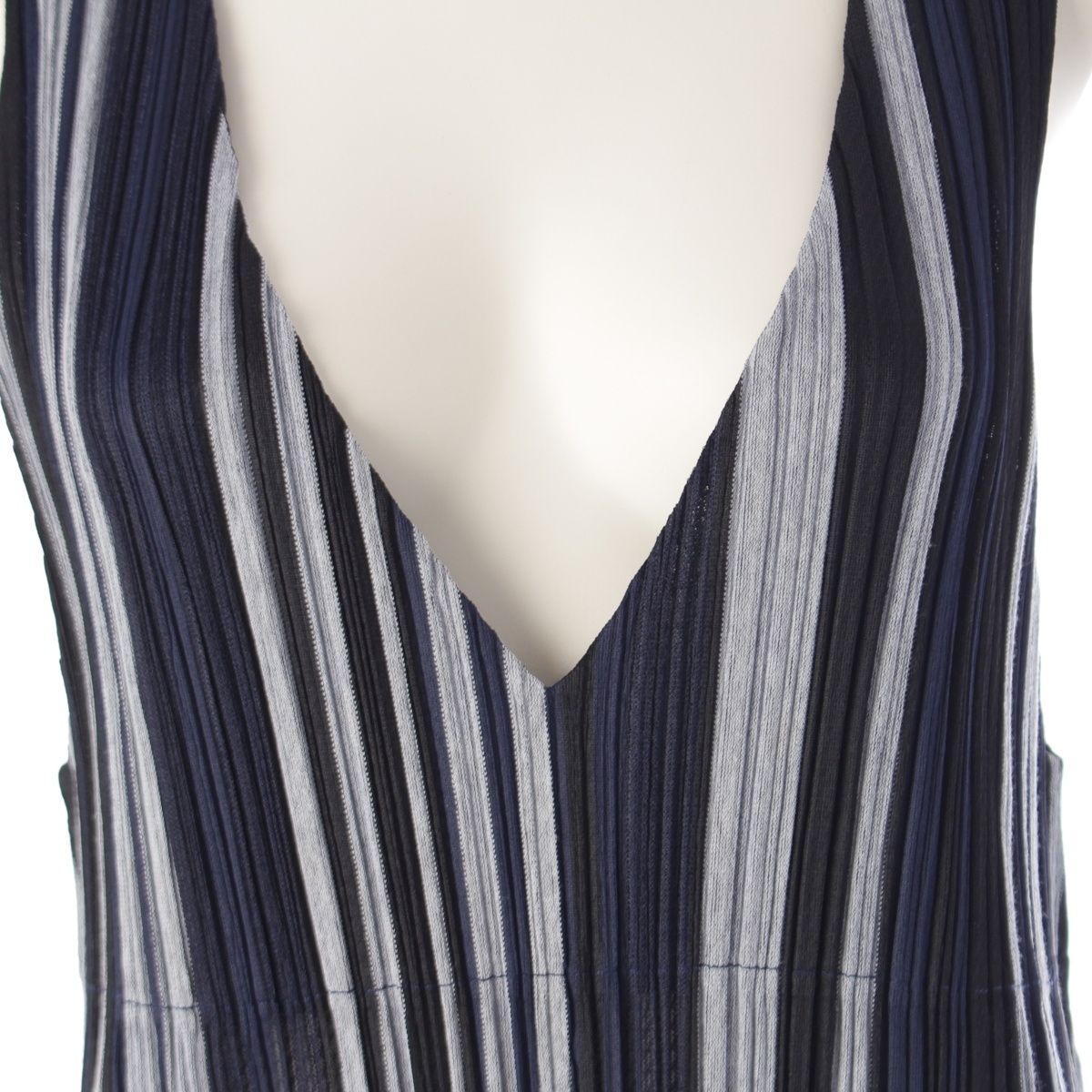 プリーツプリーズイッセイミヤケの ストライプ ノースリーブ ワンピース ネイビー 未使用品 24aw プリーツプリーズ イッセイミヤケ PLEATS PLEASE ISSEY