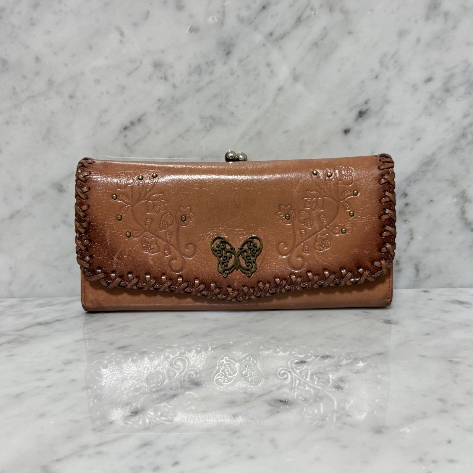 ANNA SUI アナスイ 本革 レザー 長財布 がま口財布 カービング 蝶々