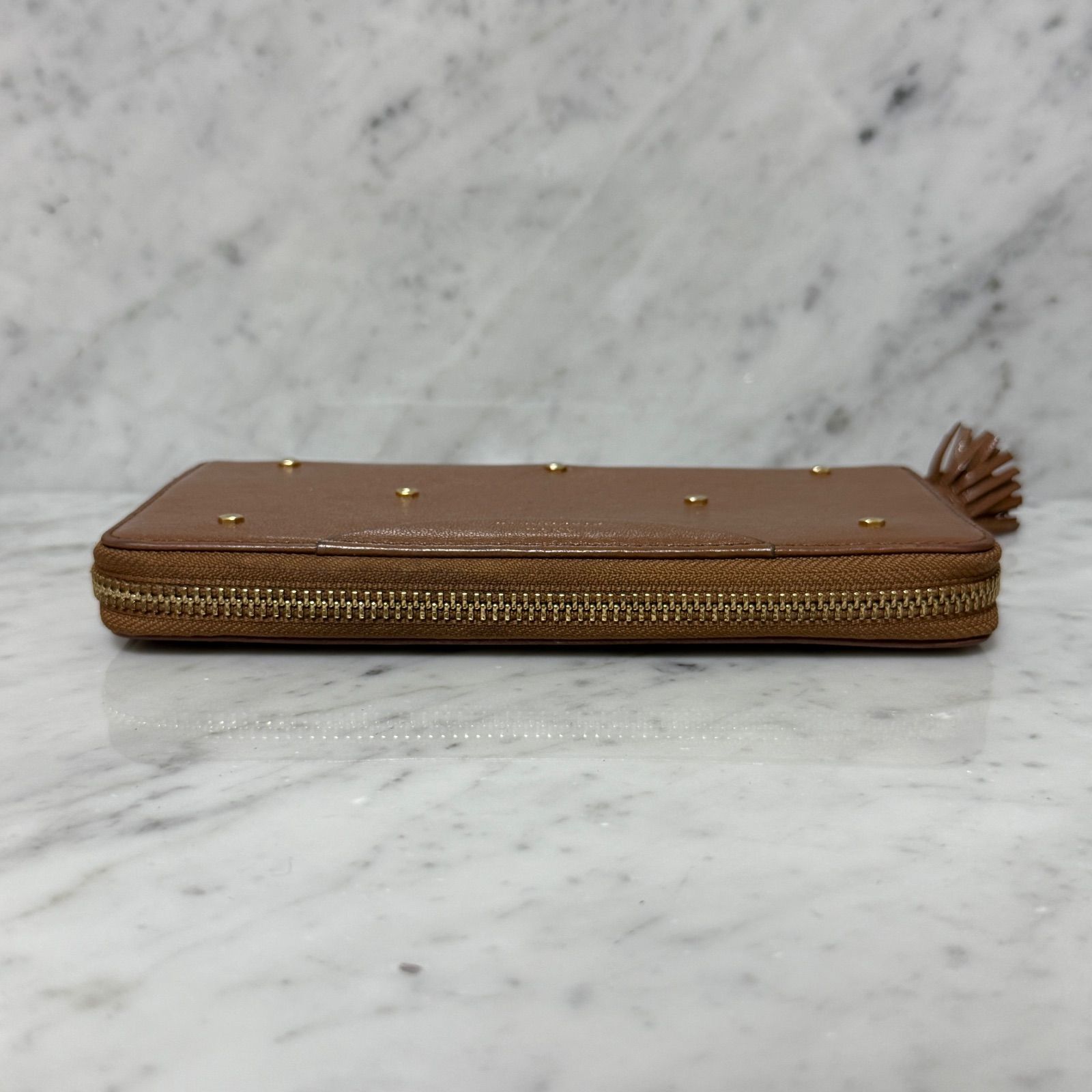 Anya Hindmarch 財布　ゴールド アニヤ・ハインドマーチ ラウンドファスナー長財布 レディース Anya