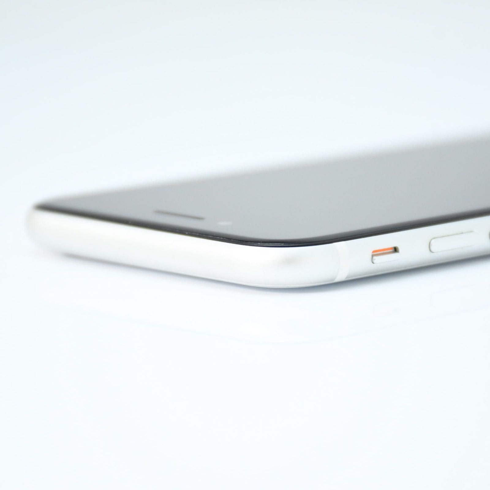 純正バッテリー81％】SIMフリー iPhone SE 第2世代 64GB ホワイト